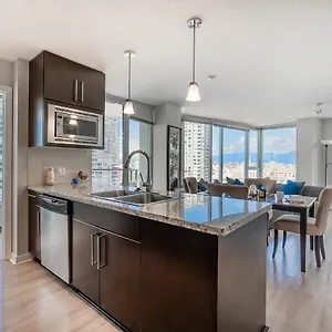 Stunning 2 Bedroom Condo With Downtown Views!!! Vancouver